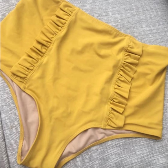 Kortni Jeane Other - ISO KORTNI JEANE HONEY GOLD top or bottom